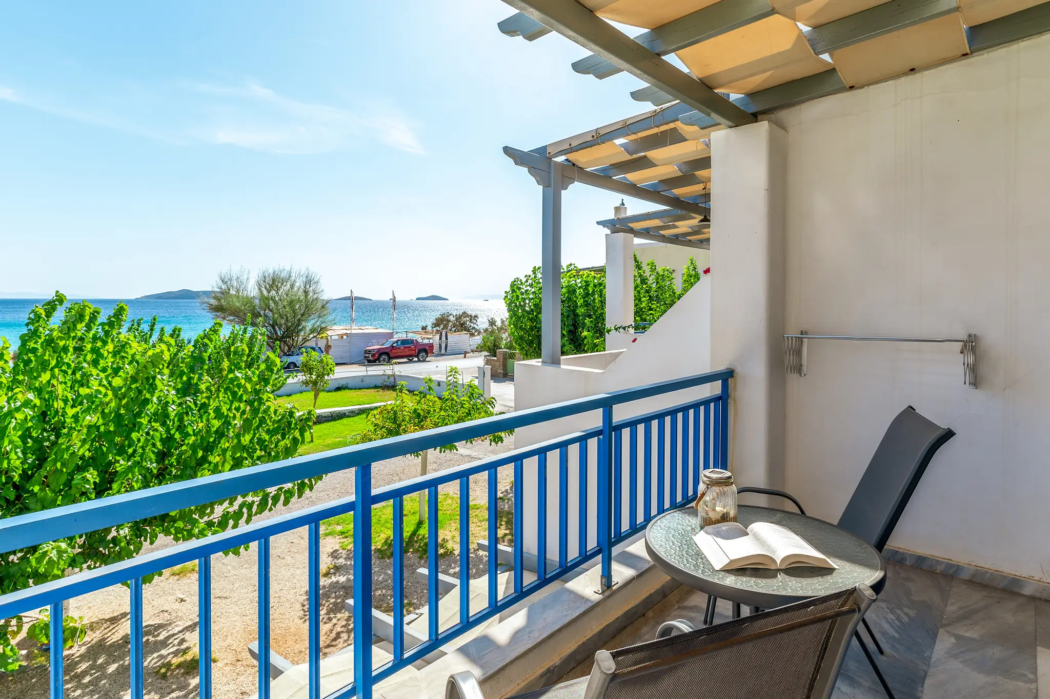 perasma-studios-balkoni - sea - view -N3-b (1) Θέα πάνω ορόφου studios Κυπρι Ανδρος δίπλα στη θάλλασα